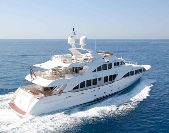 Benetti 120