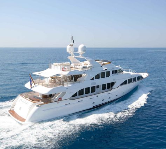 Benetti 120